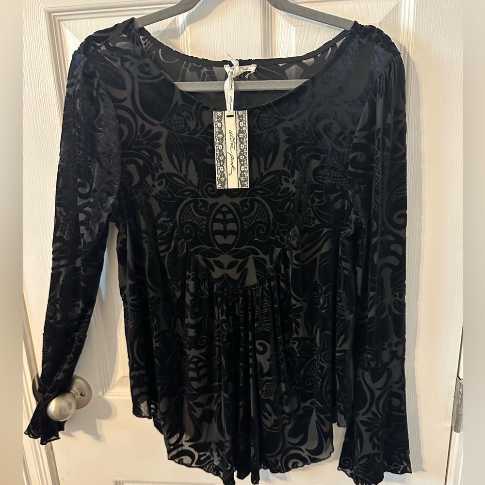 Black pattern long sleeve shirt with bell sleeves. NWT. Size med.